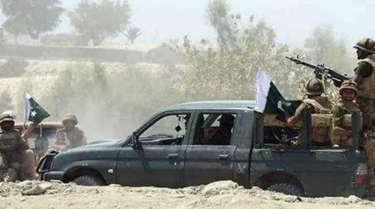 کولواہ پاکستانی فوجی قافلہ اور چوکی پر مسلح افراد کا حملہ