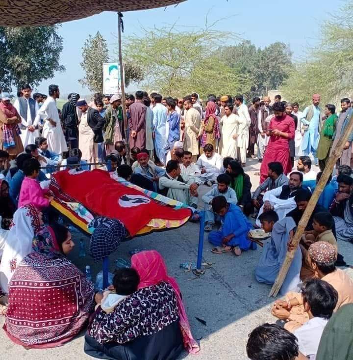 ہدایت لوھار کی شہادت پر 10 روزہ سوگ کا اعلان ،کارکنان شھید کے لواحقین کی احتجاجی دہرنے میں پہنچ کر ان کا ساتھ دیں۔ جئے سندھ فریڈم موومنٹ جسفم