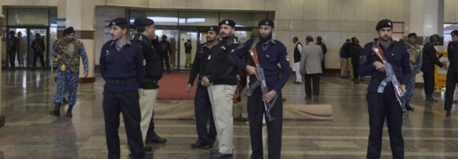 ڈی آئی خان، مسلح افراد کی فائرنگ ،5 کسٹم اہلکاروں سمیت 6 افراد قتل