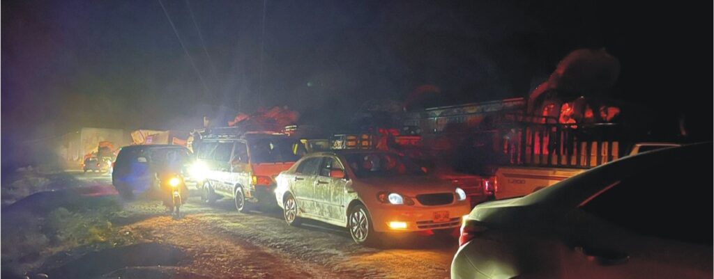 موٹروے پولیس کے رویہ کیخلاف لکپاس کے مقام پر احتجاج،شاہراہ بند