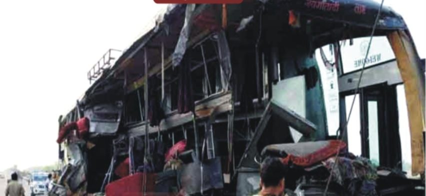 بھارت،ٹرک اور مسافر بس  ٹکراگئے،18افرا ہلاک،19 زخمی