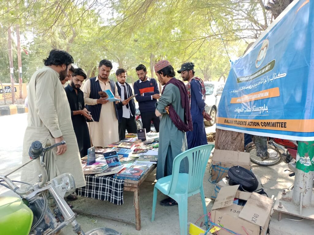 بلوچستان کتاب کاروان کے نام سے بلوچستان بھر میں کُتب میلوں کا سلسلہ جاری ہے ۔بساک