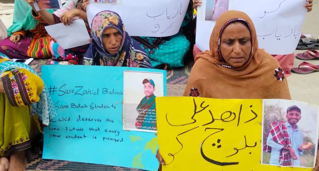 بالاچ اور بابا پھلین بازیاب، دیگر نوجوانوں کی بازیابی کیلئے احتجاجی کیمپ جاری