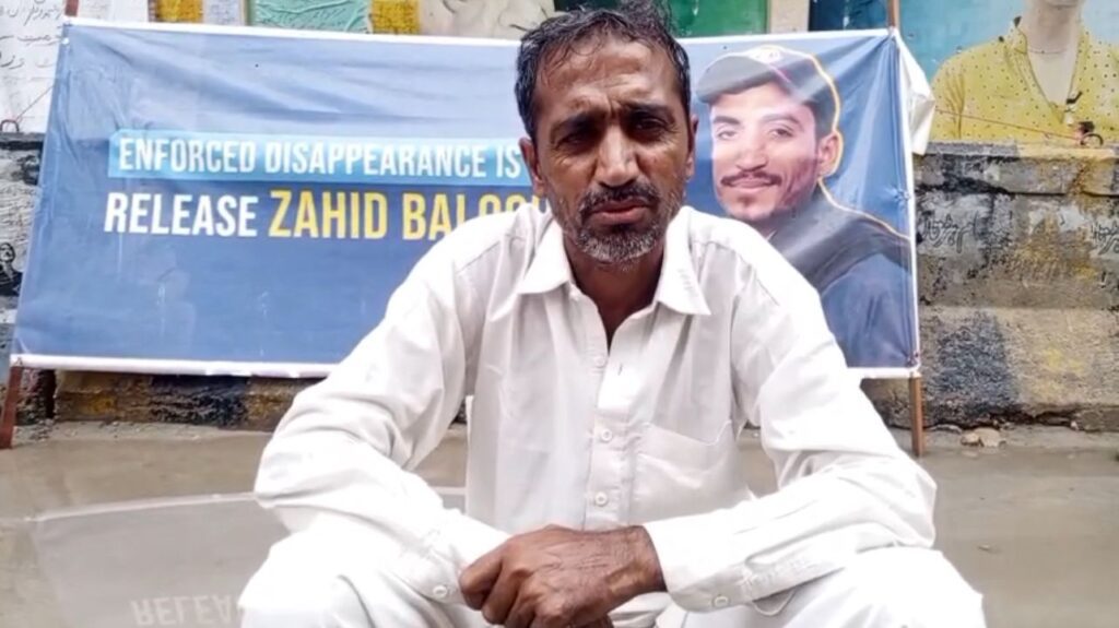 بارش اور مشکلات کے باوجود بلوچ لاپتہ افراد کے لواحقین کا احتجاج جاری، ہمارے بیٹوں کو عدالت میں پیش کیا جائے۔ اہل خانہ