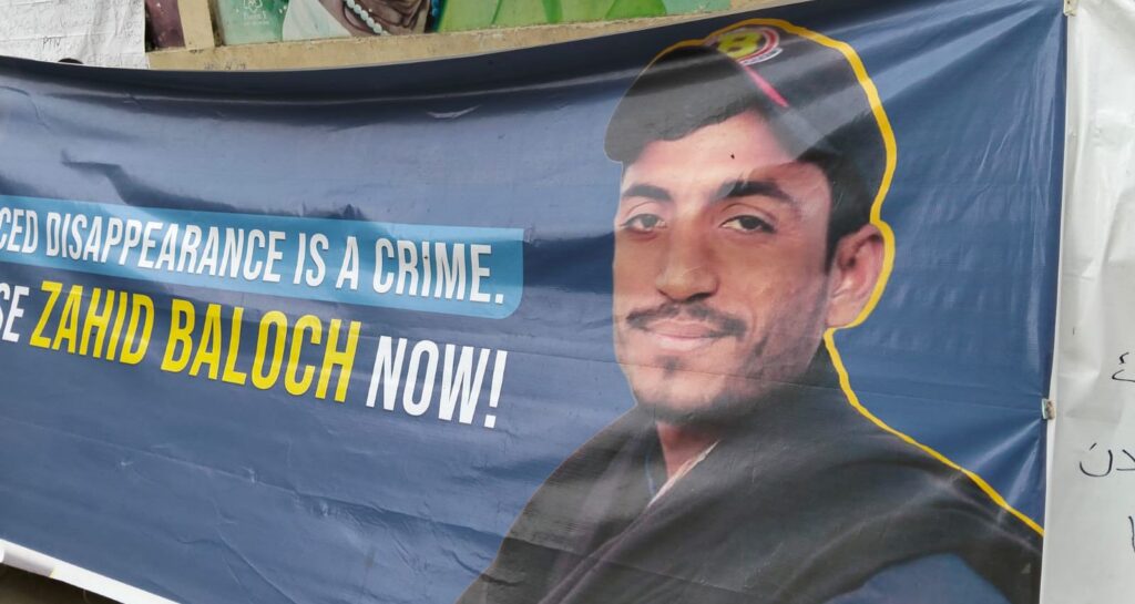 کراچی پریس کلب کے باہر زاہد علی کی گمشدگی پر احتجاجی کیمپ والد کی ناساز طبیعت کے باعث آج پھر ملتوی