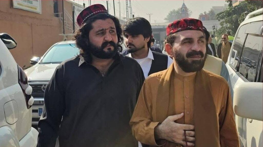 پی ٹی ایم کے دو رہنماؤں کی مبینہ گُمشدگی، پشاور ہائی کورٹ میں درخواست دائر