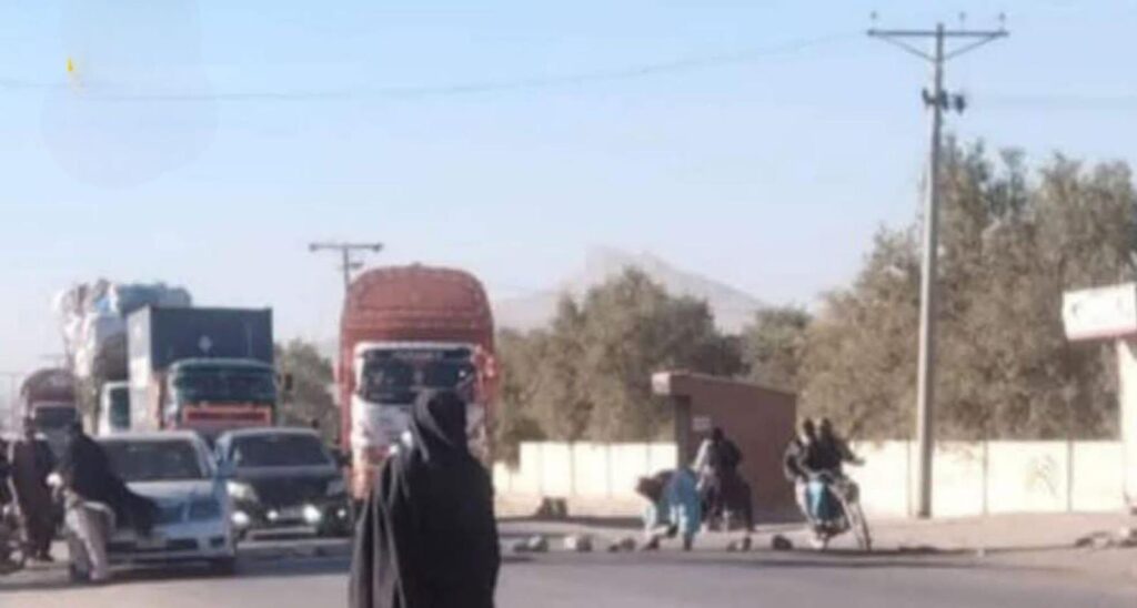 خضدار: وڈھ میں لاپتہ شخص کی بازیابی کیلئے قومی شاہراہ پر دھرنا، ٹریفک معطل