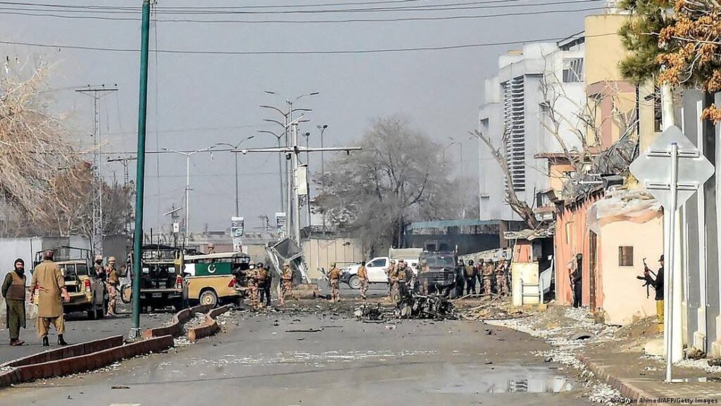 کوئٹہ: سیکیورٹی خدشات کے باعث قومی شاہراہیں بند، بس سروس معطل، انٹرنیٹ و تعلیمی سرگرمیاں متاثر