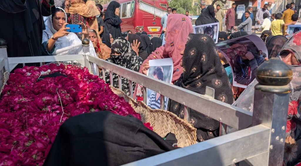 لیاری میں حمدان بلوچ کی نمازِ جنازہ، سیکیورٹی کی سخت نگرانی میں ادا
